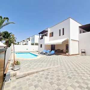 Caletas , Costa Teguise España